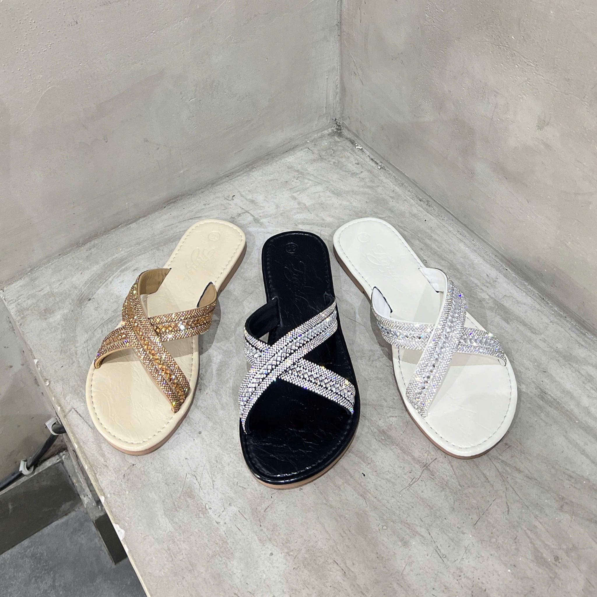 Dép xẹp mũi tròn 2 quai đá chéo - MS: DX-63071