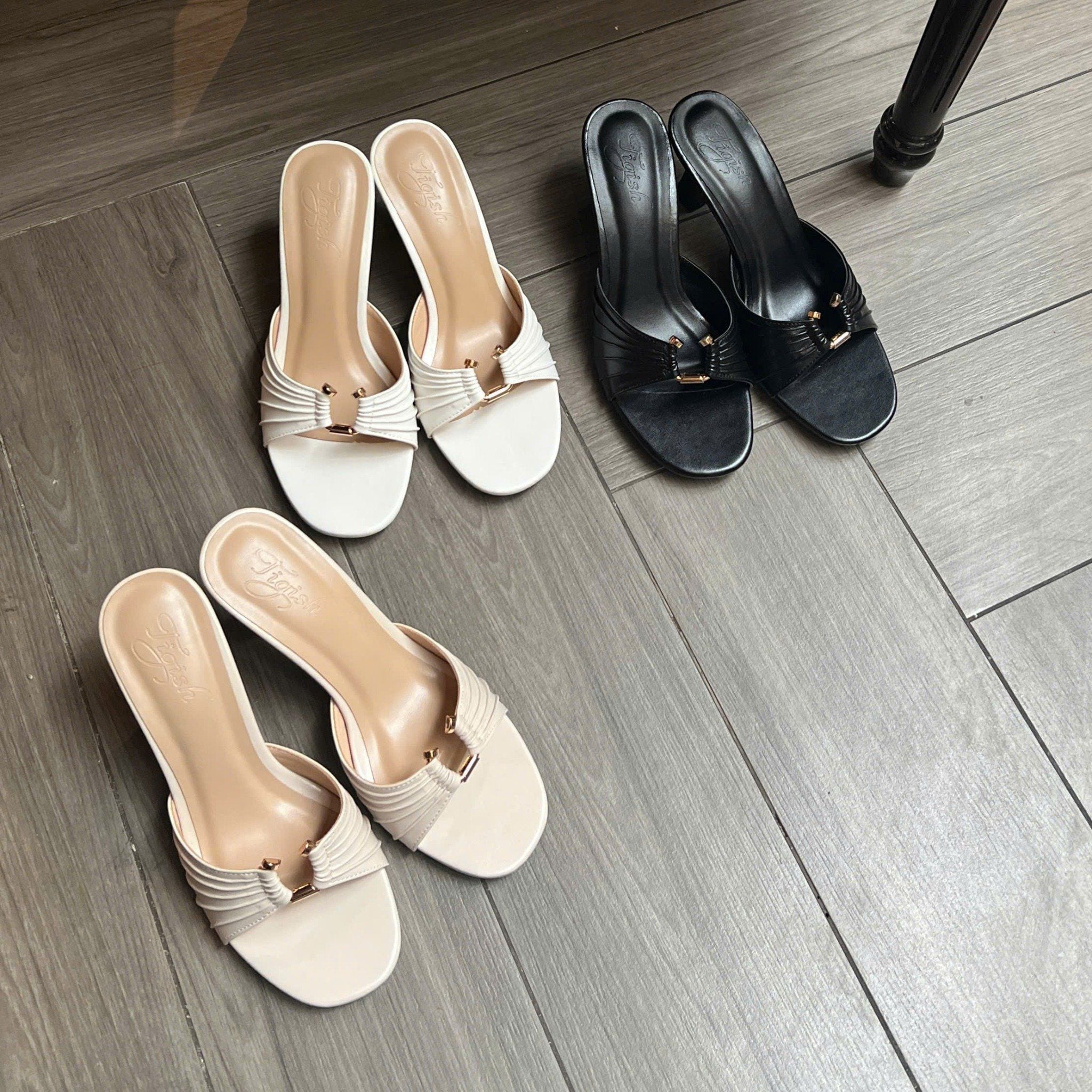 Guốc 7cm gót vuông nhỏ mũi vuông quai ngang xếp ly luồn khóa - MS: G7-23018