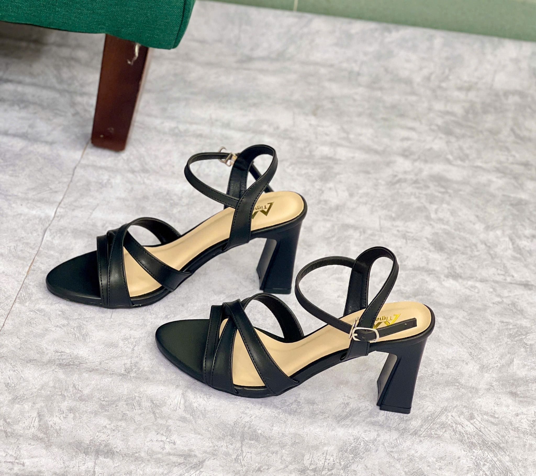 Sandal 7p gót lép xéo mũi tròn 3 quai ngang chéo- MS: S7-23034