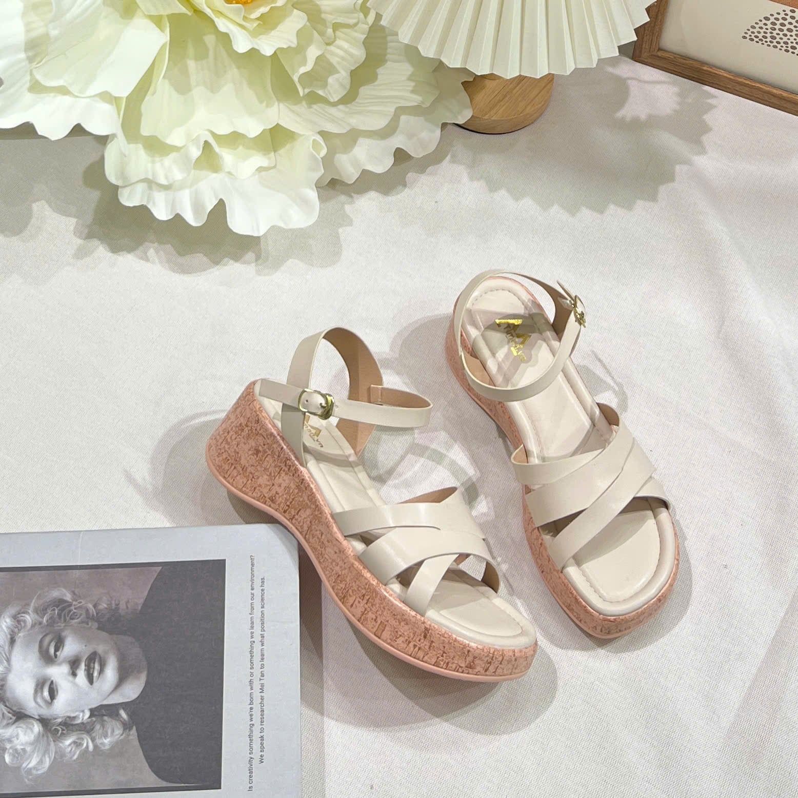Sandal 5CM đế xuồng giả vân gỗ mũi tròn 2 quai lồng-MS: S5-84001