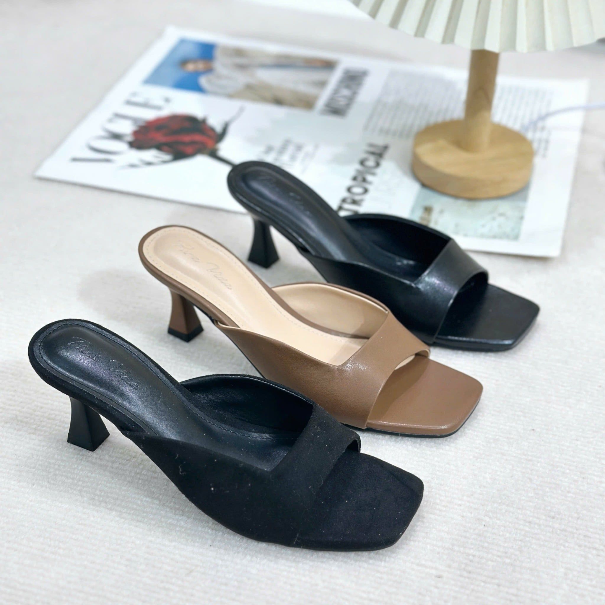 Guốc 7cm gót vuông nhỏ quai khuyết vuông - MS: G7-22011