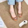 Sandal da 3cm gót vuông vân gỗ mũi tròn quai khuyết giữa gắn nơ liền hậu khóa - MS: S3-01023