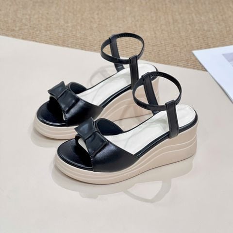  Sandal đế xuồng đúc 7cm mũi tròn quai ngang gắn nơ hậu thun - MS: S7-10006 