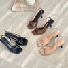 Sandal 7cm gót vuông nhỏ mũi vuông quai khuyết giữa gắn nơ nối eo hậu thun - MS: S7-85005
