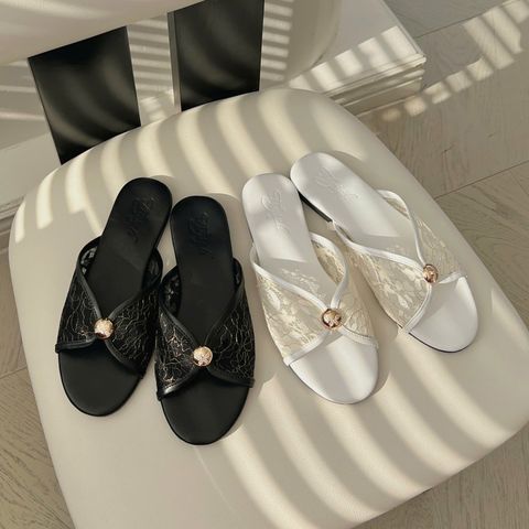  Dép xẹp mũi tròn quai ren viền si gắn khóa tròn - MS: DX-250110 