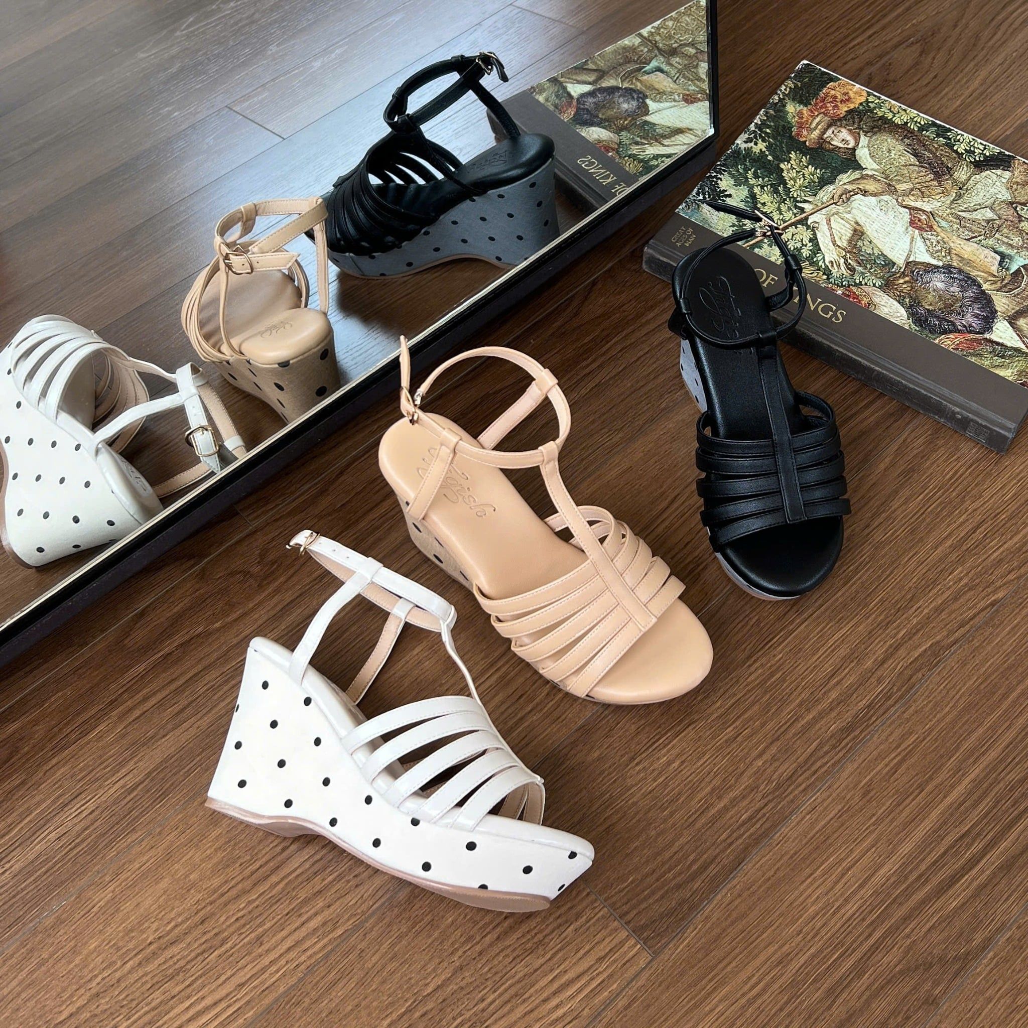 Sandal xuồng 8cm mũi tròn 5 quai mảnh nối giữa hậu khóa - MS: X8-84002