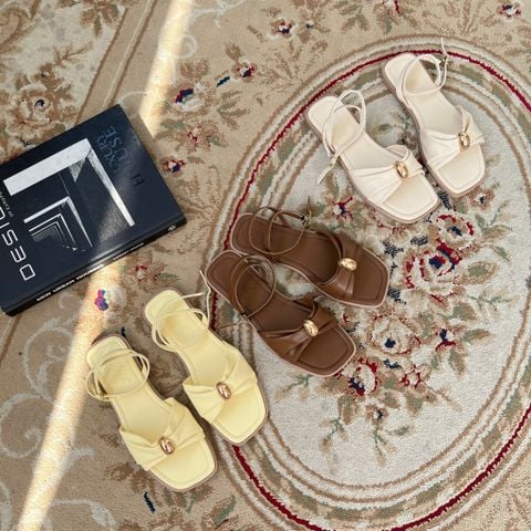  Sandal xẹp mũi vuông quai dúm gắn khóa hậu vòng khóa cài - MS: SX-25090 