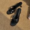 Guốc 7cm gót vuông nhỏ mũi tròn quai ngang khuyết eo gắn nơ - MS: G7-23023