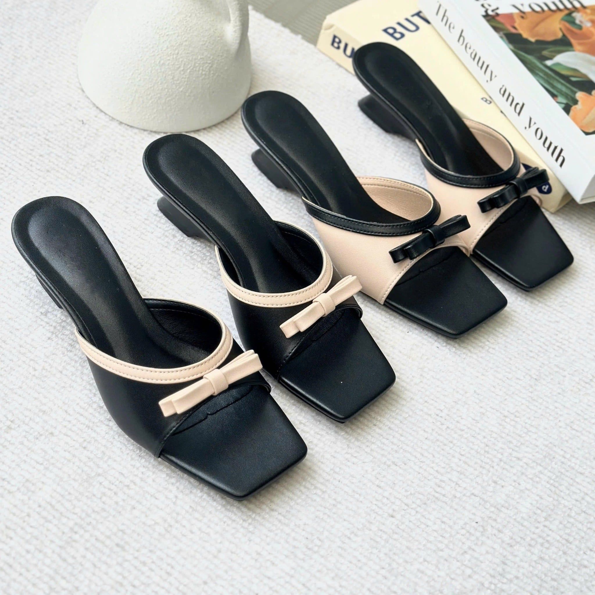 Xuồng 5cm mũi vuông quai ngang khuyết giữa viền si gắn nơ - MS: X5-23026