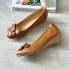 Búp bê xuồng mũi tròn viền thung gắn nơ chéo khóa bông - MS: BDX-10002