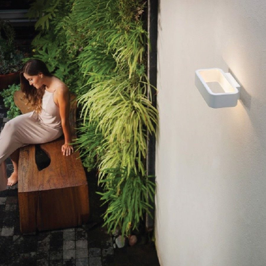 Đèn gắn tường ngoài trời LED Nanoco NBL5705A 15W IP54