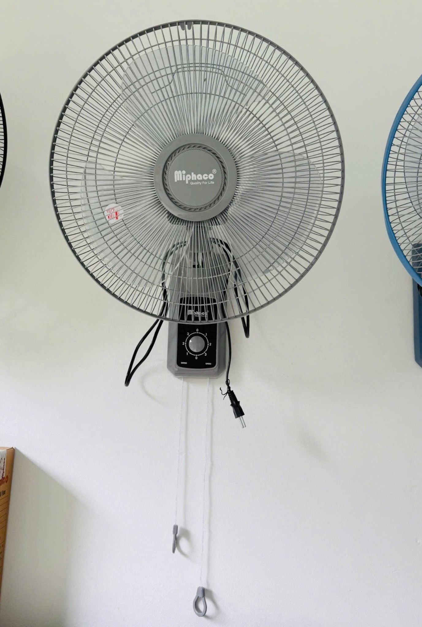 Quạt treo Miphaco TR42 - 50W - Dây giật