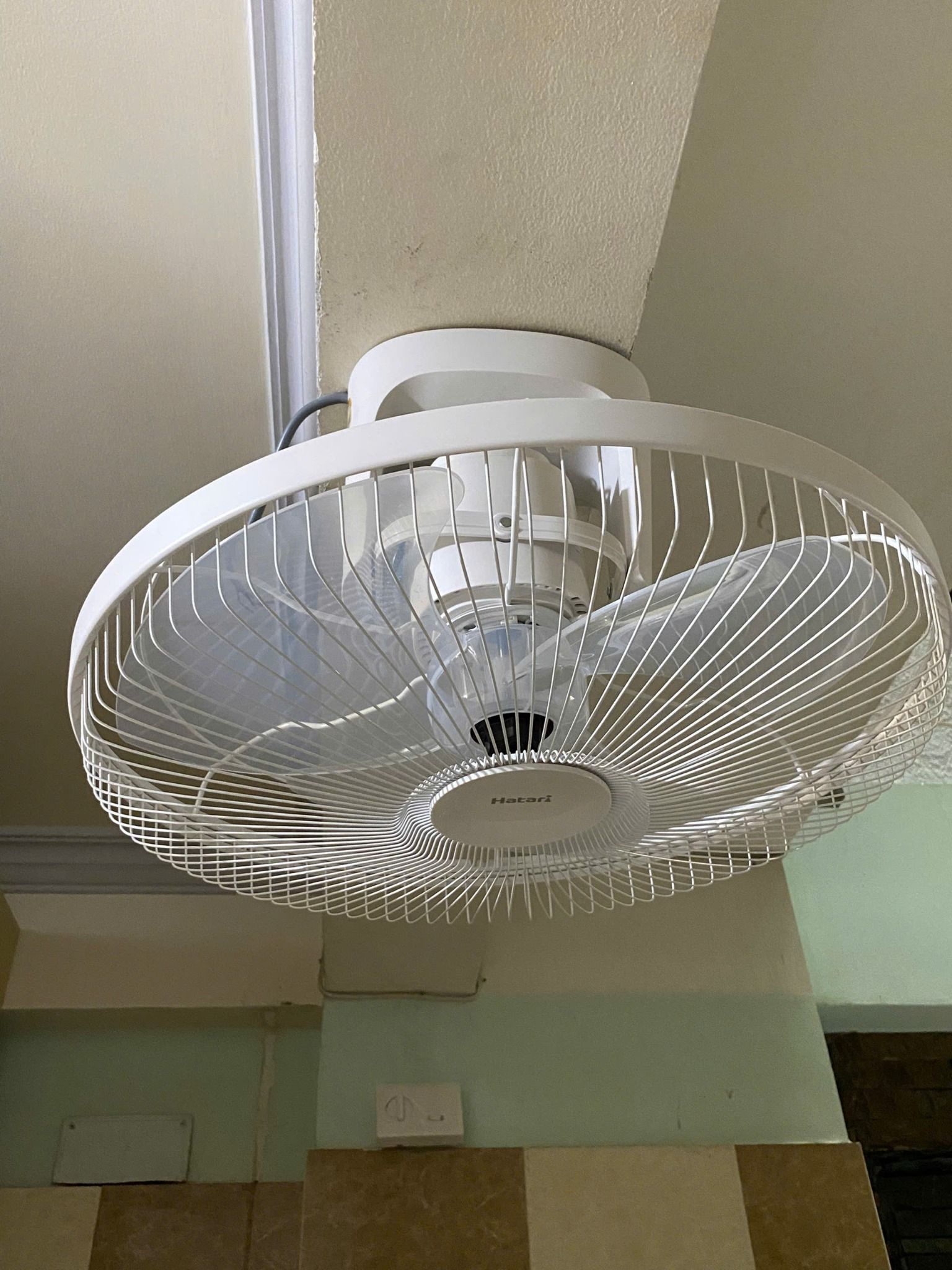 Quạt Thái Lan đảo trần Hatari HE-C18M1 63W - Hộp số có nút dừng