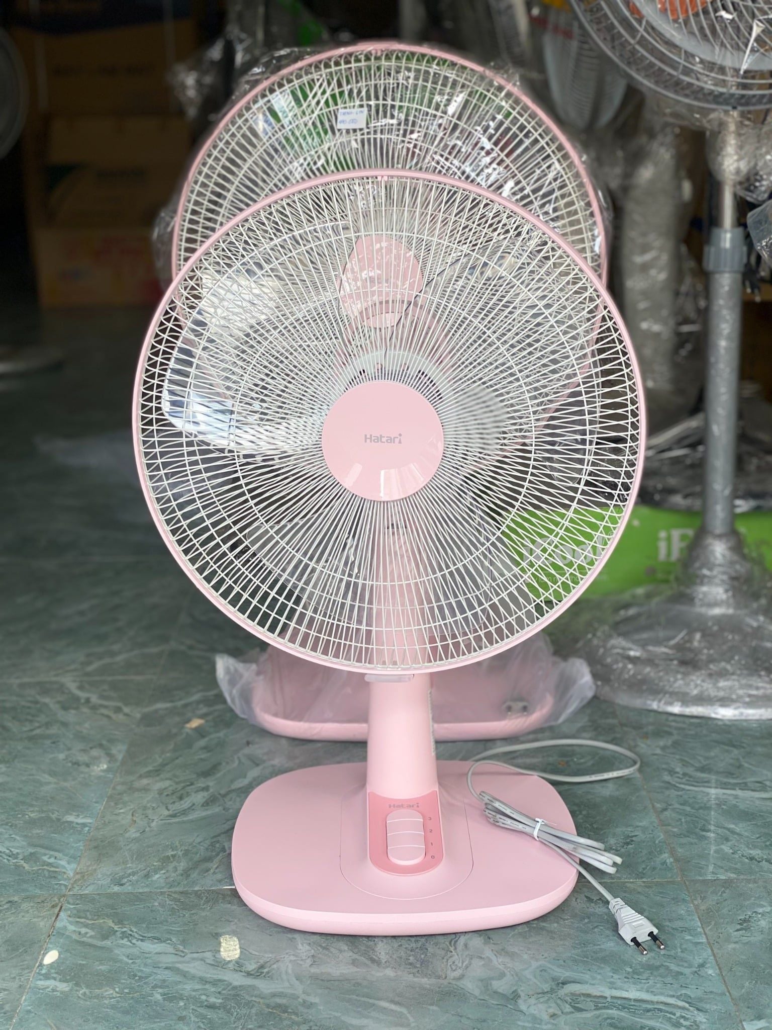 Quạt bàn Thái Hatari T18M1 - 61W (New 2024)