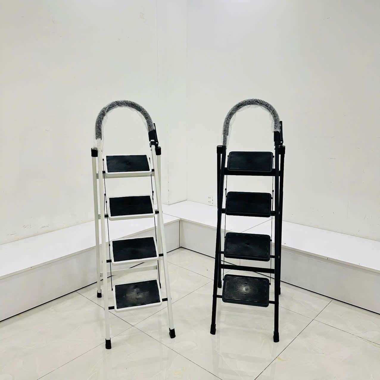 Thang ghế gia đình 4 bậc SUMIKA A304, chiều cao 92cm