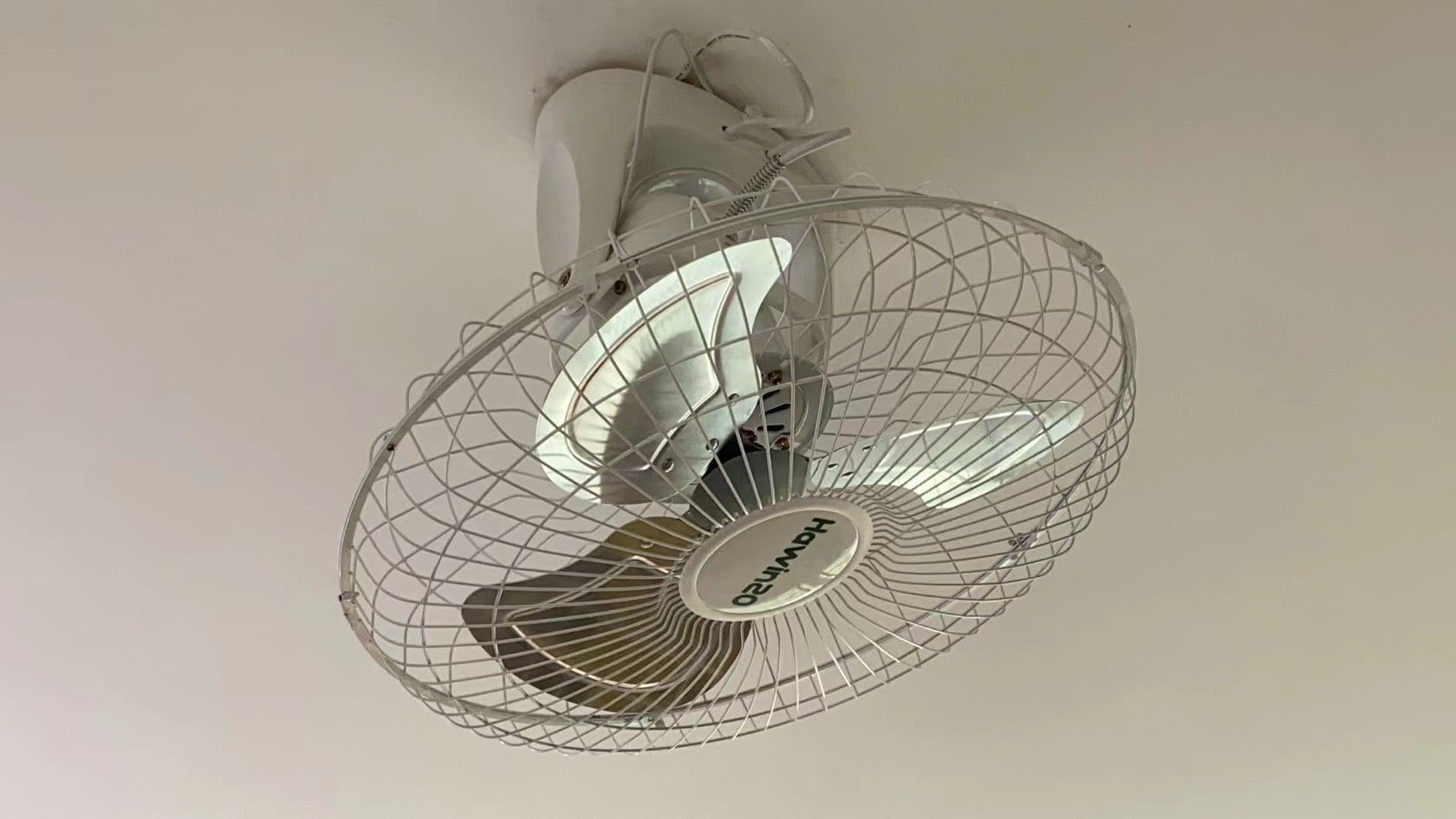 Quạt Đảo Trần Công Nghiệp Hawin HC20-50SM - Trắng-135W