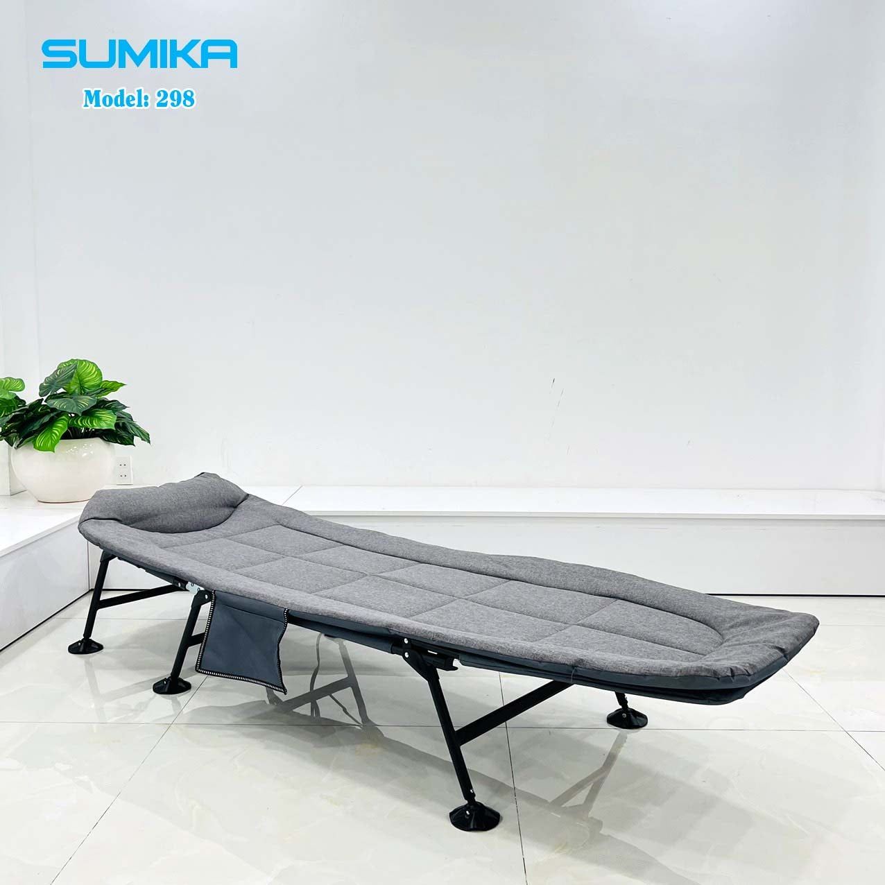 Giường xếp bằng vải màu đen có khung kim loại Sumika. Model: 298