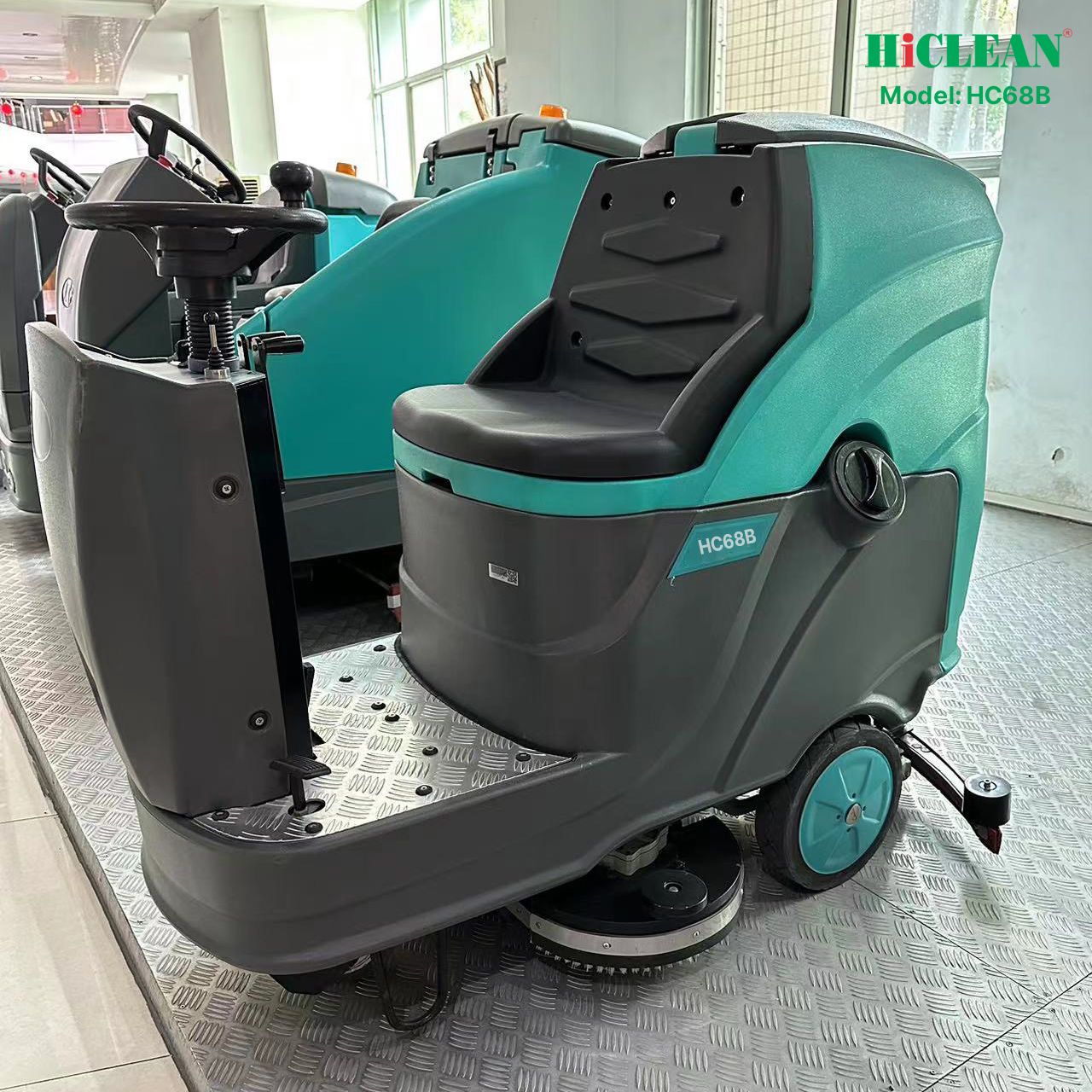 Máy Chà Sàn Ngồi Lái HiClean HC68B