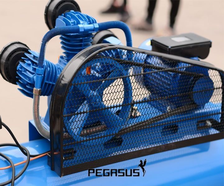 Máy nén khí dây đai Pegasus 4hp TM-W-0.36/8-180L (220V)