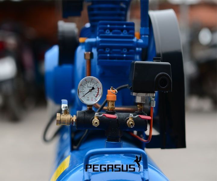 Máy nén khí dây đai Pegasus 4hp TM-W-0.36/8-180L (220V)