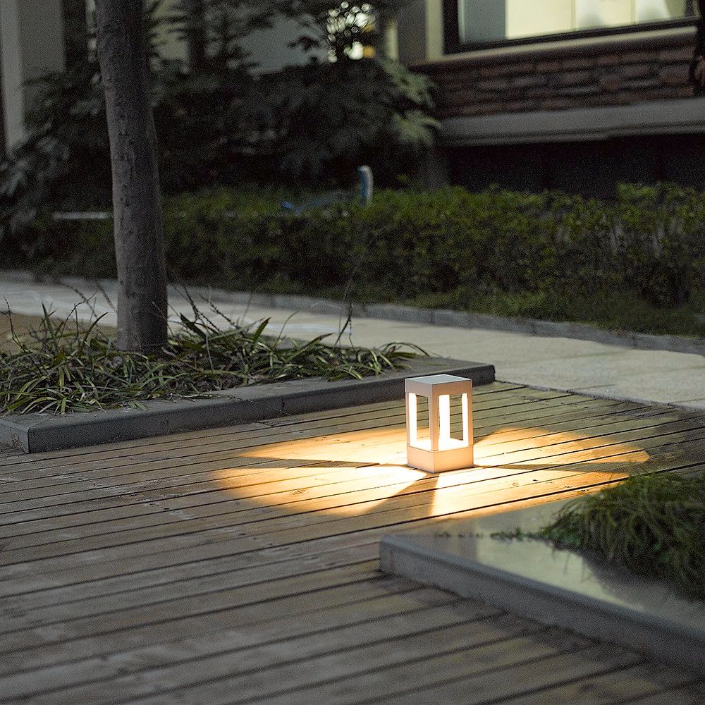 Đèn sân vườn Nanoco NGL8453 7W IP54 góc chiếu 38°, thân nhôm đúc