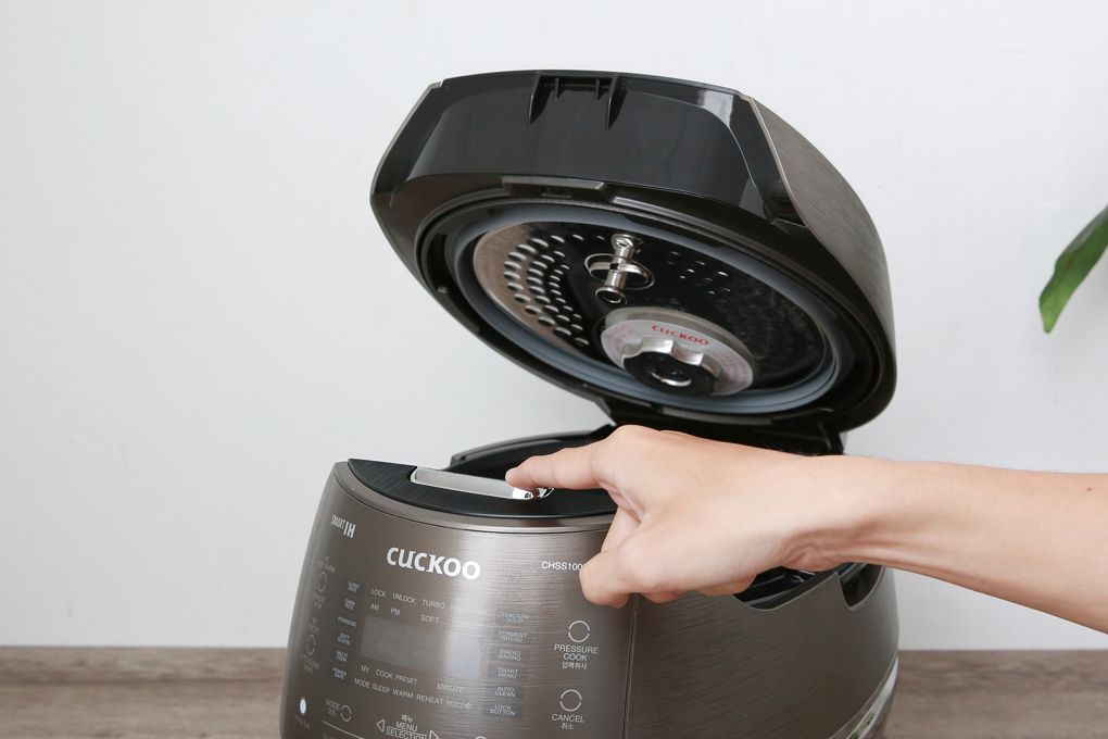 Nồi cơm điện tử áp suất cao tần Cuckoo CRP-CHSS1009FN/DBVNCV 1.8L