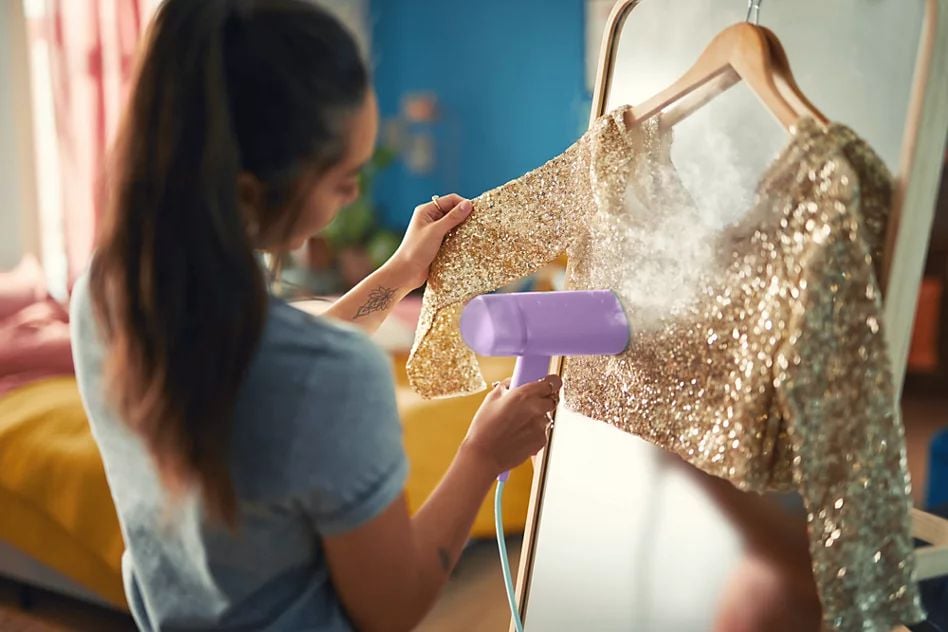 Bàn ủi hơi nước cầm tay Philips STH3010/30 1000W, nặng 880g, bình nước 100ml