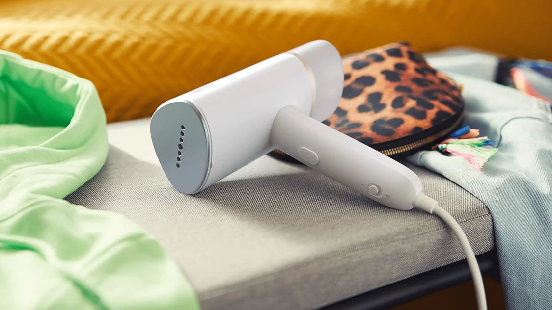Bàn ủi hơi cầm tay Philips STH3020/10 mặt đế kim loại