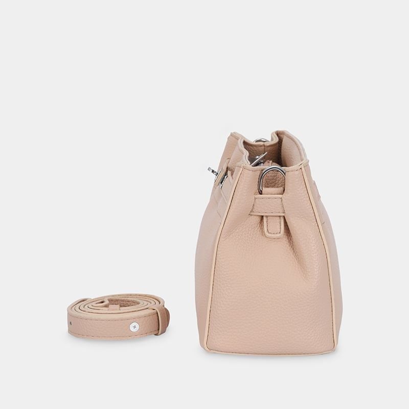 Túi đeo chéo nữ khóa gài thanh lịch, túi xách nữ công sở phom mềm nữ tính IDIGO FB2- 5066