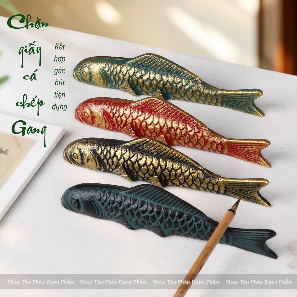 Chặn giấy cá chép kết hợp gác bút chất liệu gang đúc chắc chắn, đầm tay kiểu dáng cổ nhã