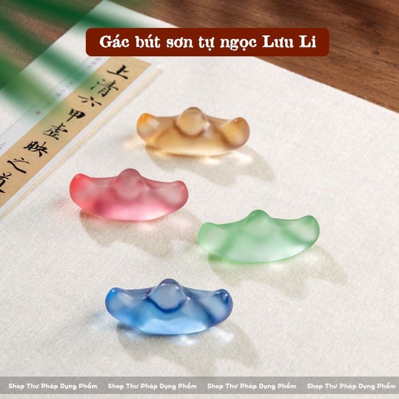 Gác bút ngọc Lưu Li hình sơn tự màu sáng trong