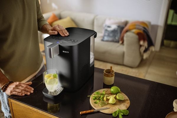 Bình lọc nước nóng lạnh BRITA YOURCE Cool Black 5.3L (có sẵn 1 lõi lọc Maxtra Pro 150L)