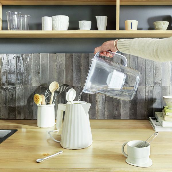 Bình lọc nước BRITA Style Essential XL White 3.6L (có sẵn 1 lõi lọc Maxtra Pro 150L)