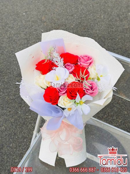 Bó Hoa Hồng Sáp Mix màu gói giấy xé style hàn