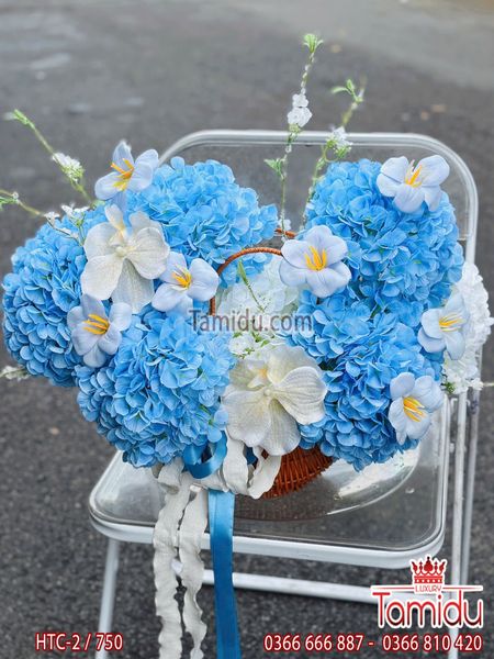 Giỏ hoa cẩm tú cầu lụa xanh