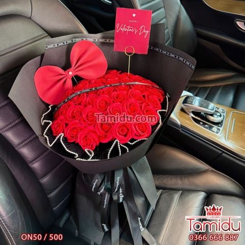 Bó Hồng Sáp 50 Bông kèm Nơ Cách Điệu