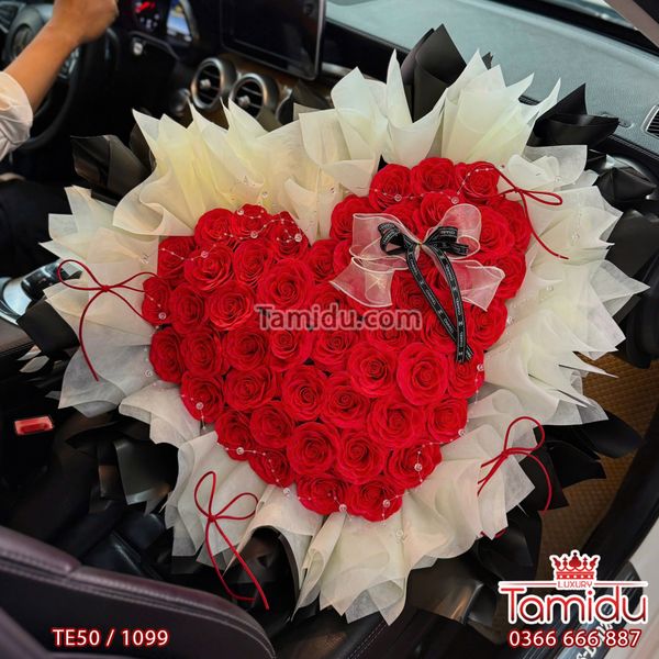 Bó Hồng Sáp Đỏ Ecuador 50 Bông Hình Tim Cao Cấp