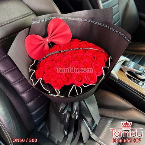 Bó Hồng Sáp 50 Bông kèm Nơ Cách Điệu