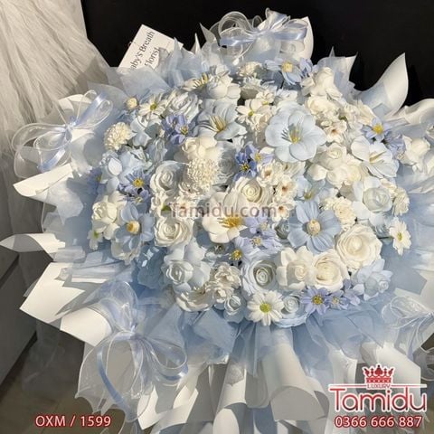 Lấp Lánh Ánh Dương - Bó Hoa Sáp Tone Xanh Trắng – Đỉnh Cao Của Sự Kiêu Kỳ