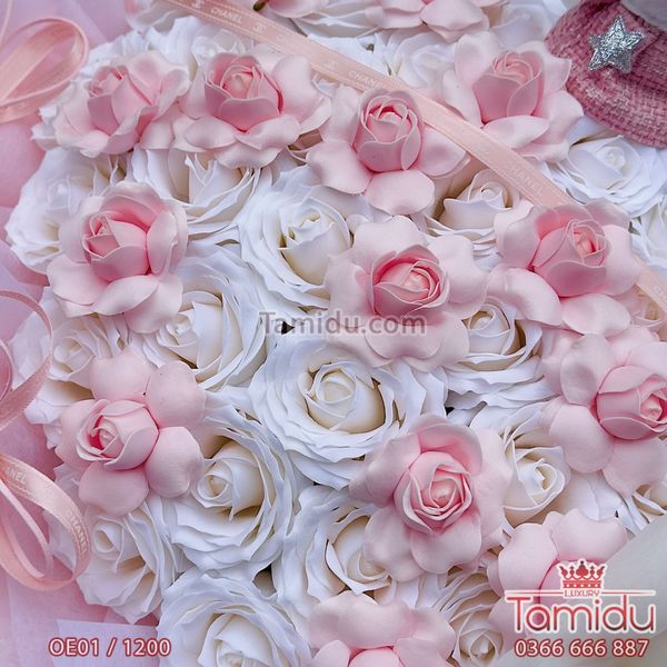 Bó Hoa Sáp Hồng Pastel Kèm Gấu Kitty – Món Quà Ngọt Ngào Dành Tặng Người Thương