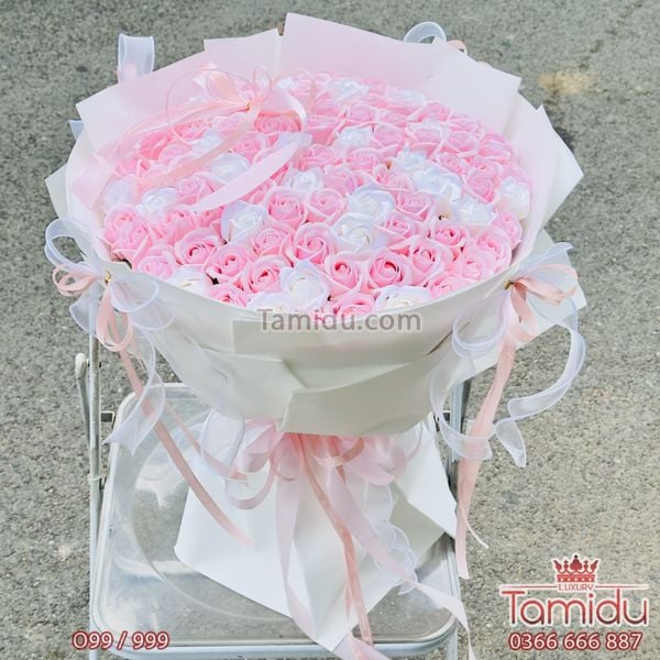 99 Bông Hồng Sáp Hồng Trắng Nhẹ Nhàng – Bó Hoa Tình Yêu Ngọt Ngào, Tinh Tế