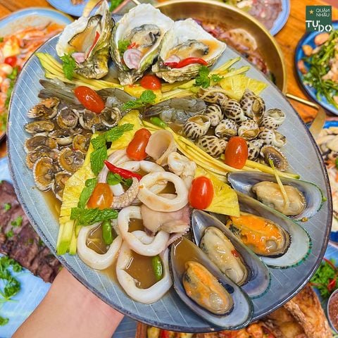 Cá Vàng - 11 - 13 Đường Số 19