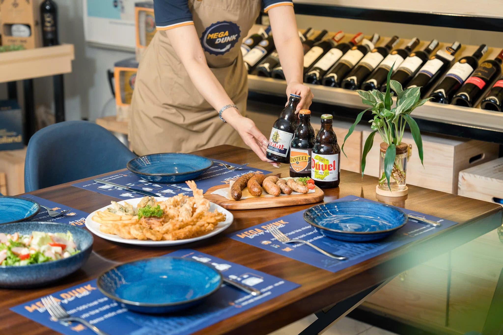 Mega Dunk Bistro - 2 Nguyễn Hoàng