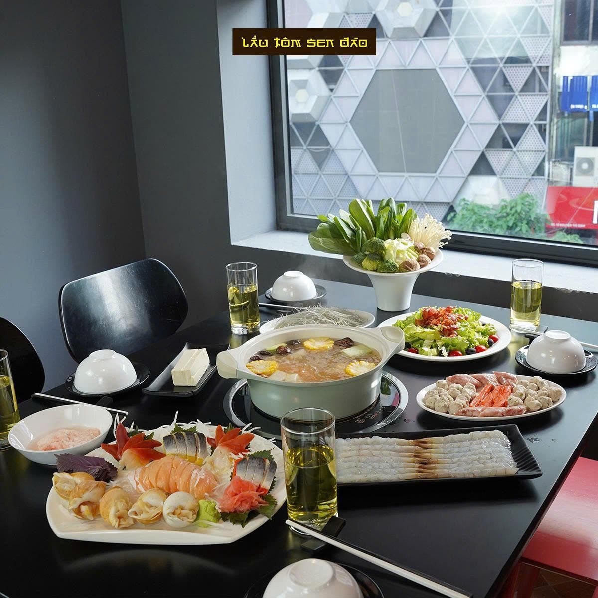 Lẩu Tôm Sen Đào - 92 Cửa Bắc