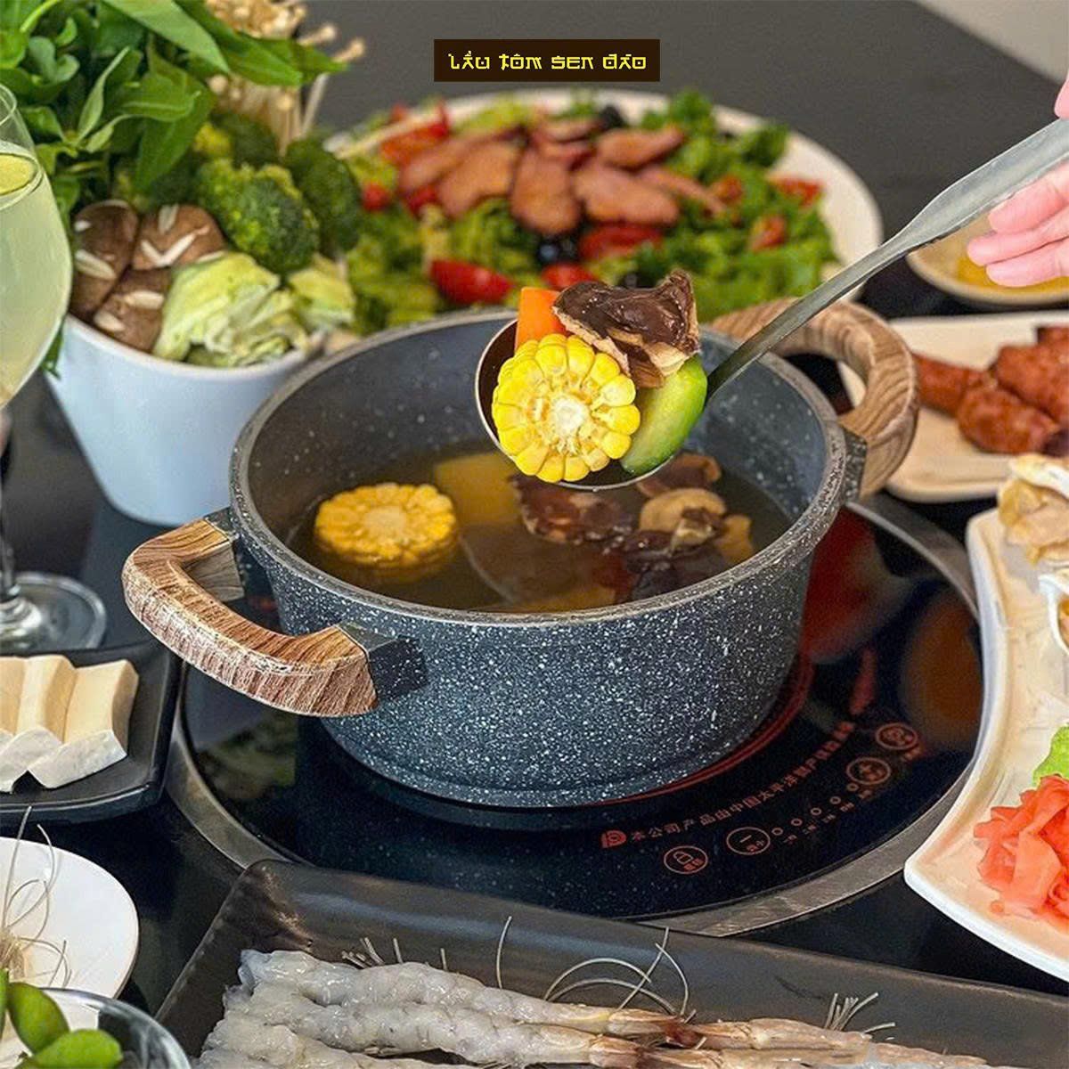 Lẩu Tôm Sen Đào - 92 Cửa Bắc