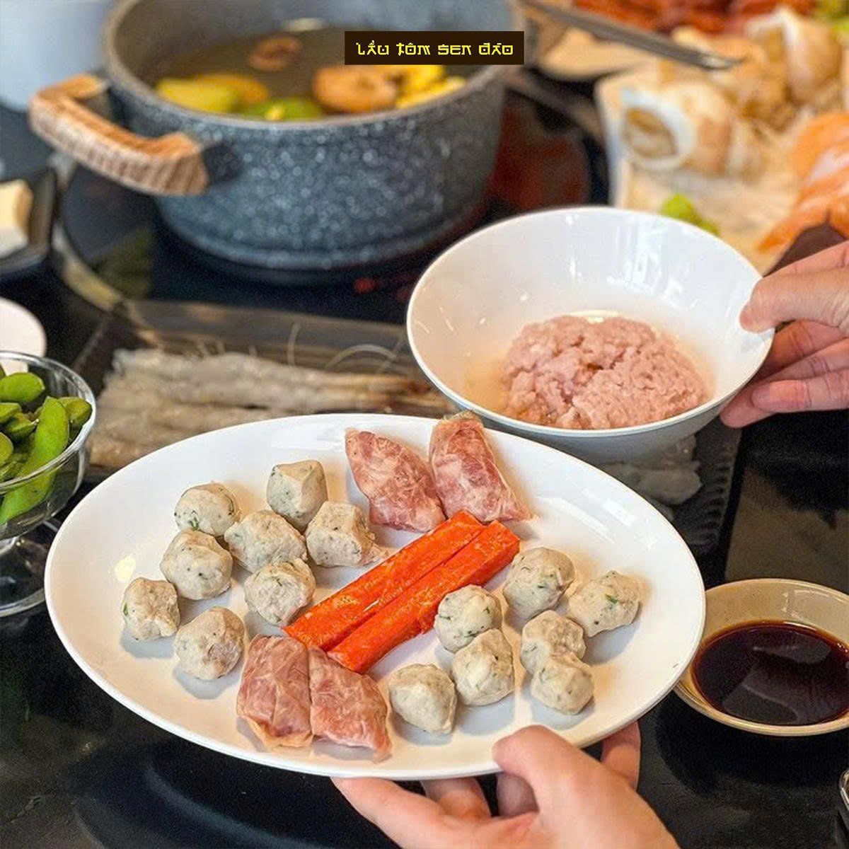 Lẩu Tôm Sen Đào - 92 Cửa Bắc