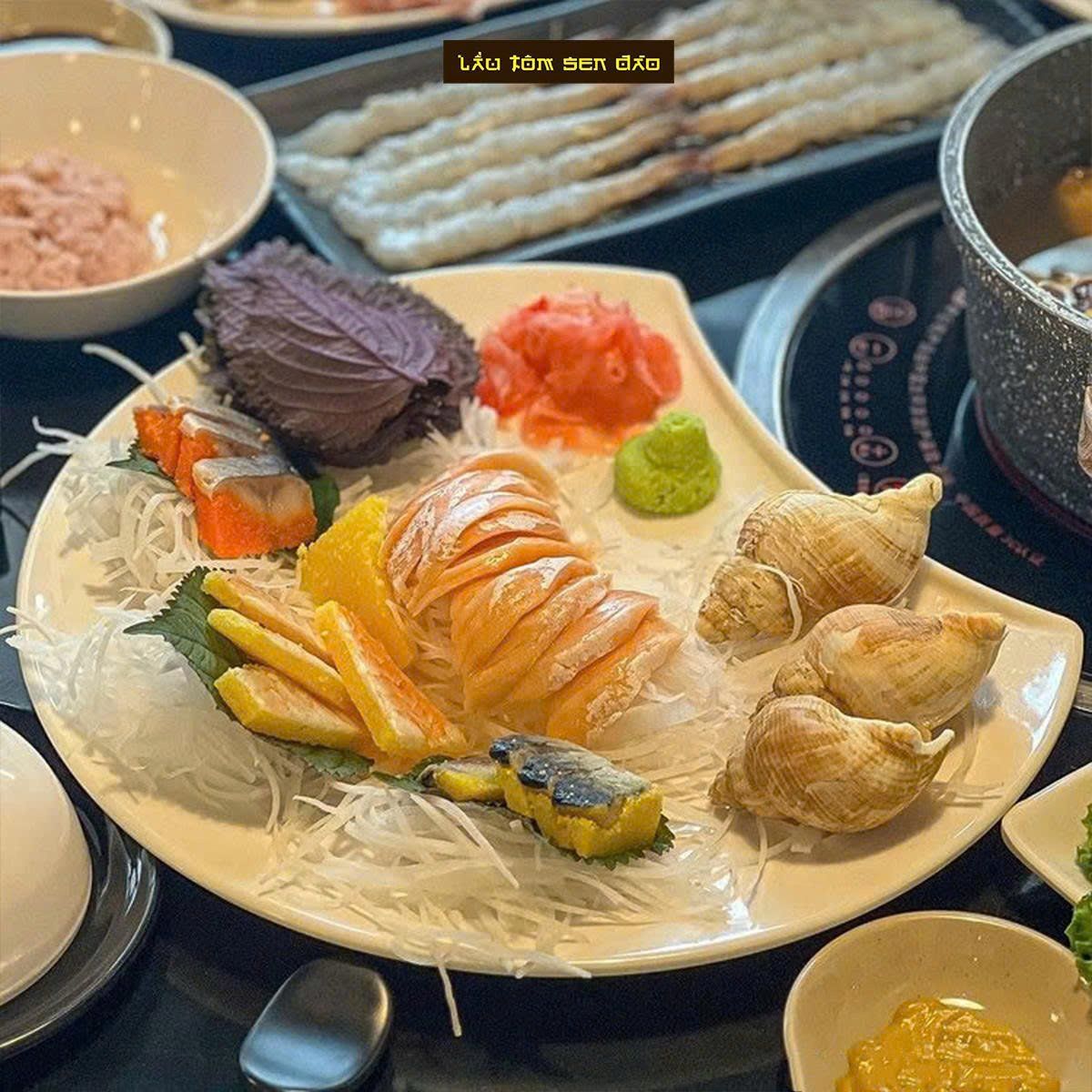 Lẩu Tôm Sen Đào - 92 Cửa Bắc