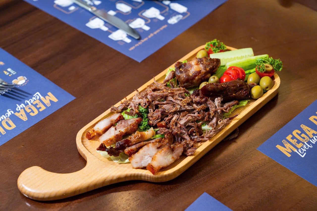 Mega Dunk Bistro - 2 Nguyễn Hoàng