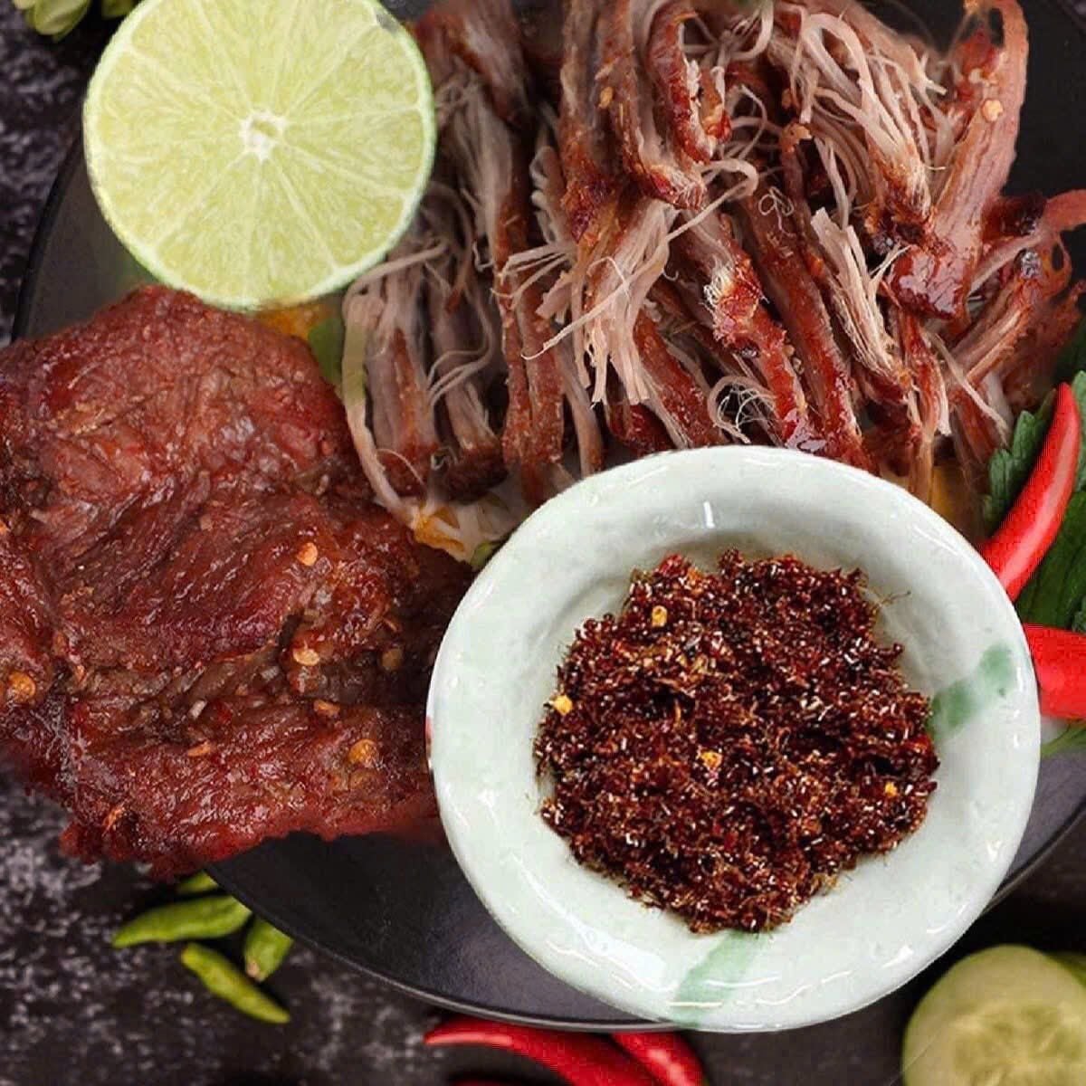 Mega Dunk Bistro - 2 Nguyễn Hoàng