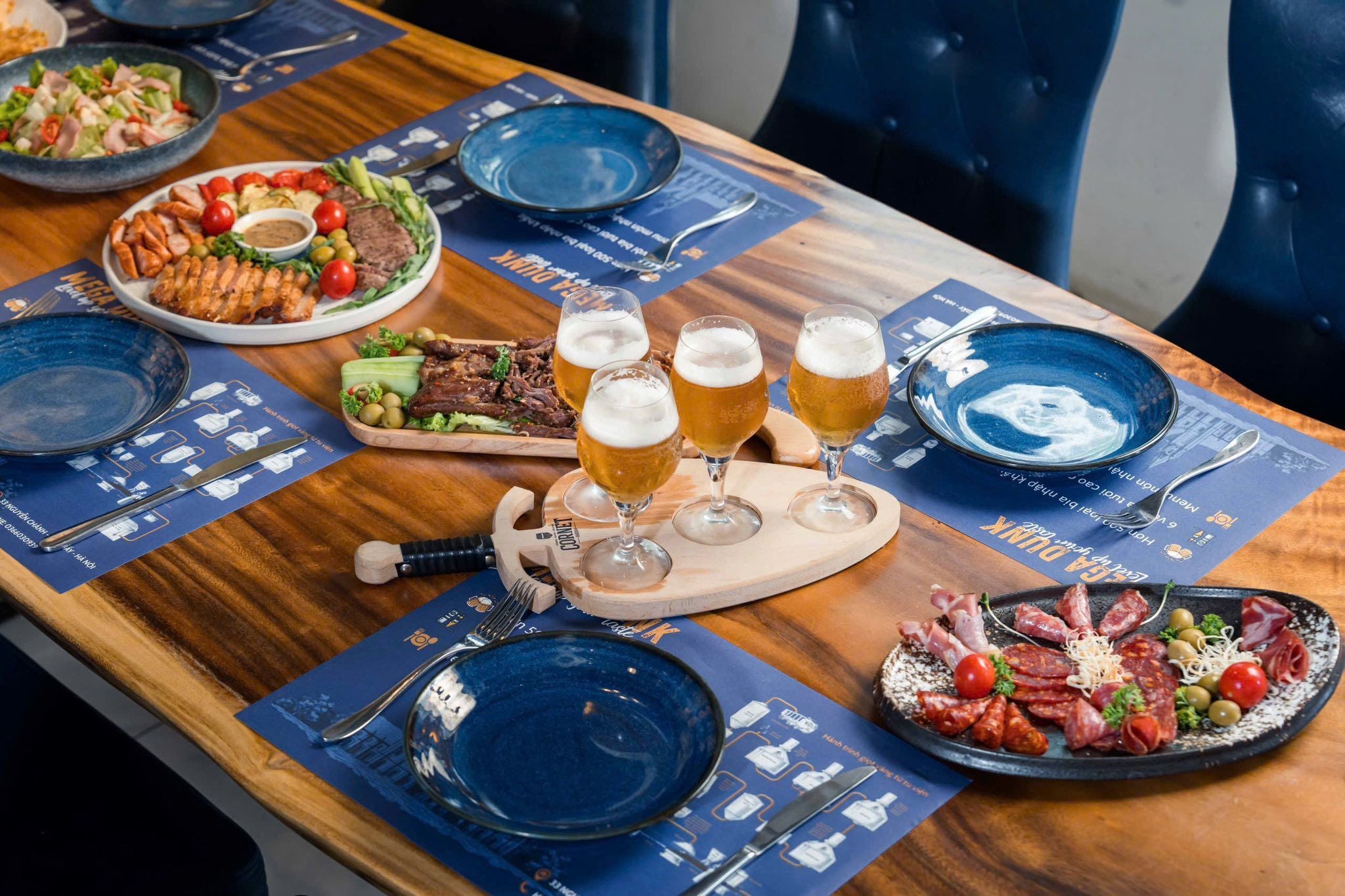 Mega Dunk Bistro - 2 Nguyễn Hoàng